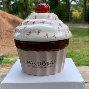 PANDORA THE RUNNING RIBBON CUPCAKE CERAMIC JEWELRY HOLDER